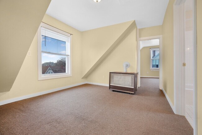 Building Photo - 94 Rockland St