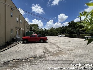 Building Photo - 1535 W Woodlawn Ave