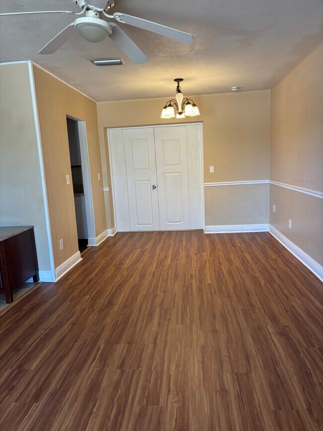 Building Photo - 6453 Skyline Ct