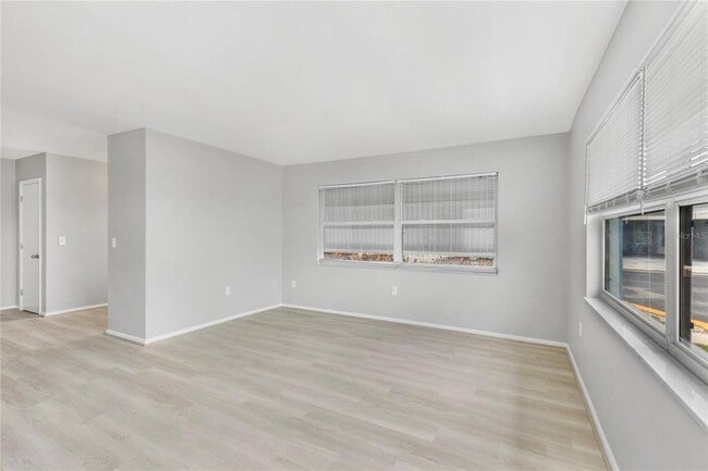 Building Photo - 250 Rosery Rd NW