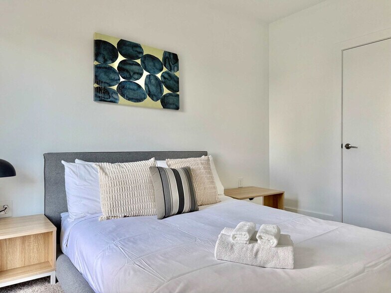 Building Photo - 542 Boulevard NE