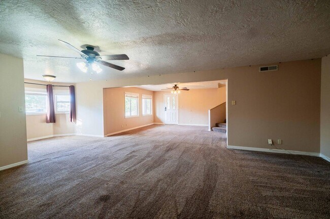 Building Photo - 984 Larkspur Rd