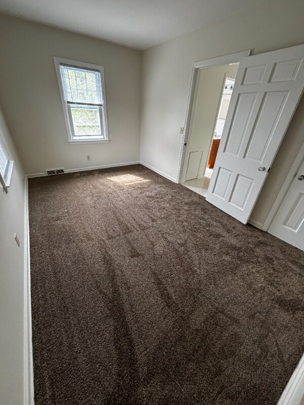 Building Photo - 142 N Riverview Dr