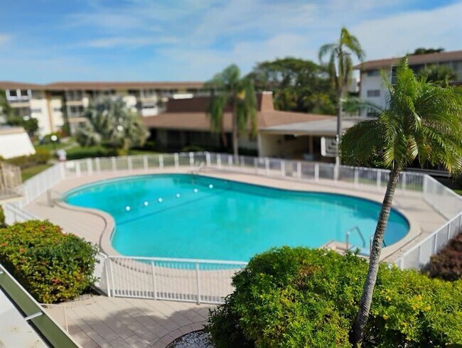 Building Photo - 17090 NE 14th Ave