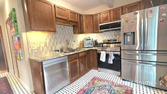 Building Photo - 3515 Grand Ave S