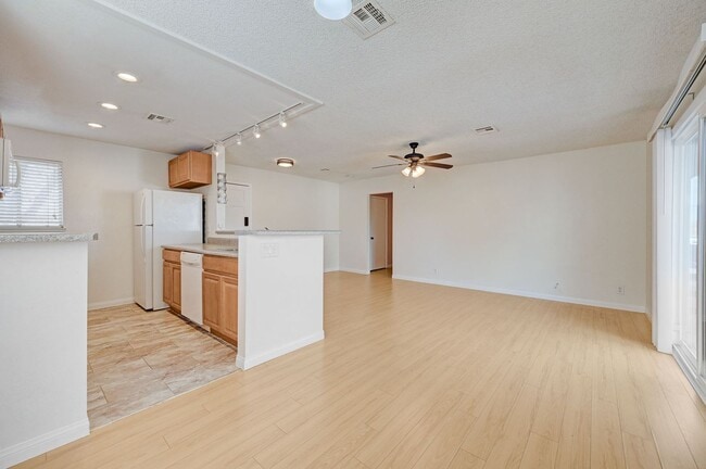 Building Photo - 2365 Canfield Dr