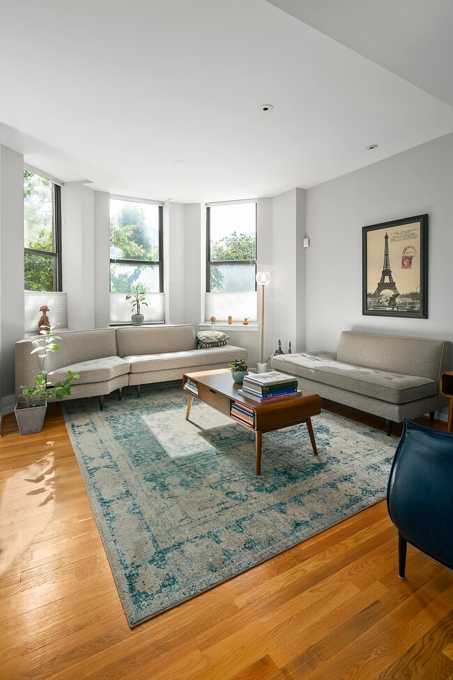 Building Photo - 3 Washington Cir NW