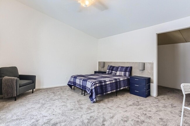 Building Photo - 5636 Twin Lake Terrace N