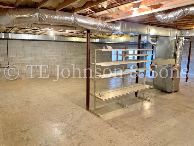 Building Photo - Gorgeous Three Bedroom in Tobaccoville- Mu...