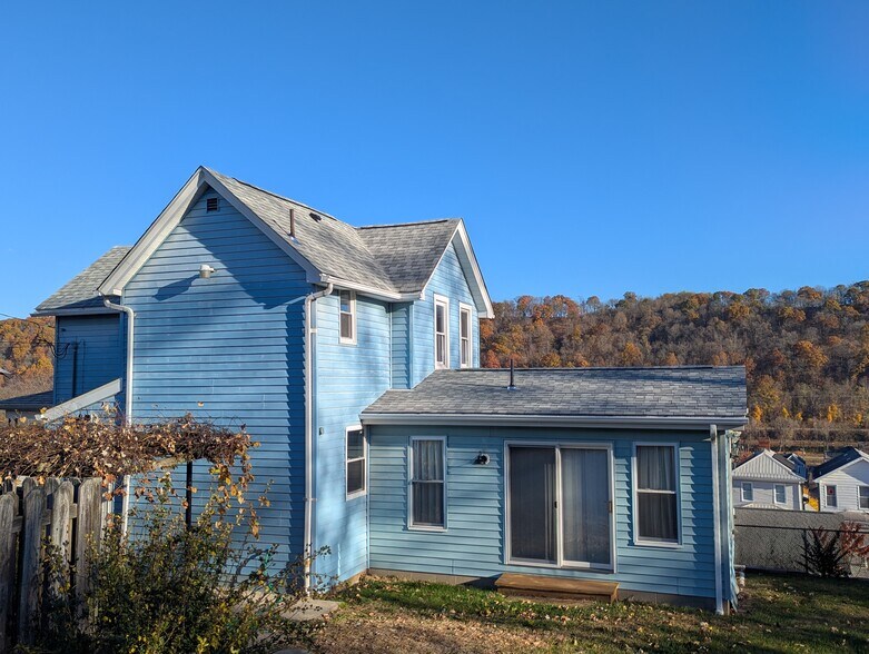 Building Photo - 511 West Alley