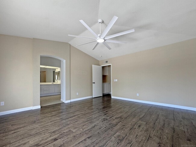 Building Photo - 2204 Lago Ventana