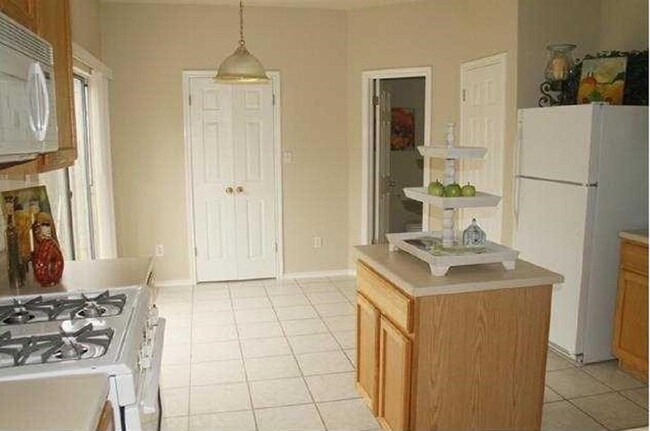Building Photo - 8904 Glen Canyon Dr