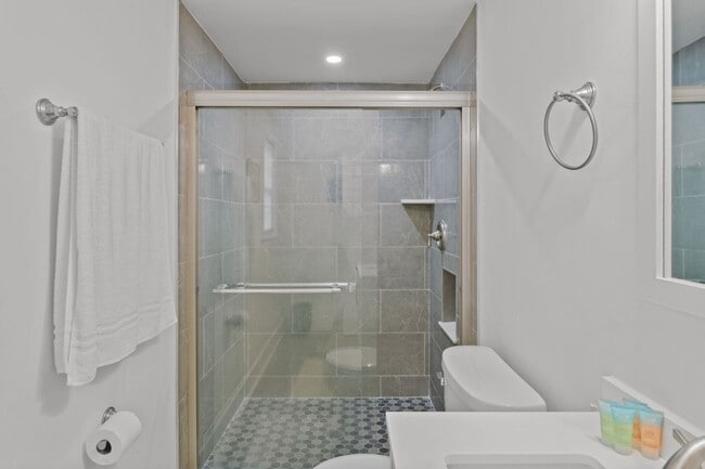 Building Photo - Charming Single-Family Home