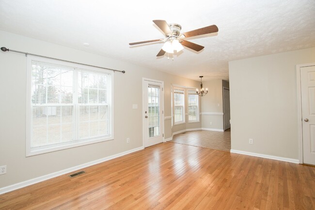 Building Photo - "Charming 4-Bedroom Home with Granite Coun...