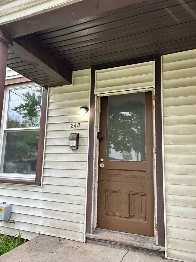 Building Photo - Two bedroom duplex