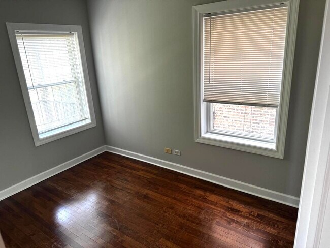 Building Photo - 2155 N Kenneth Ave