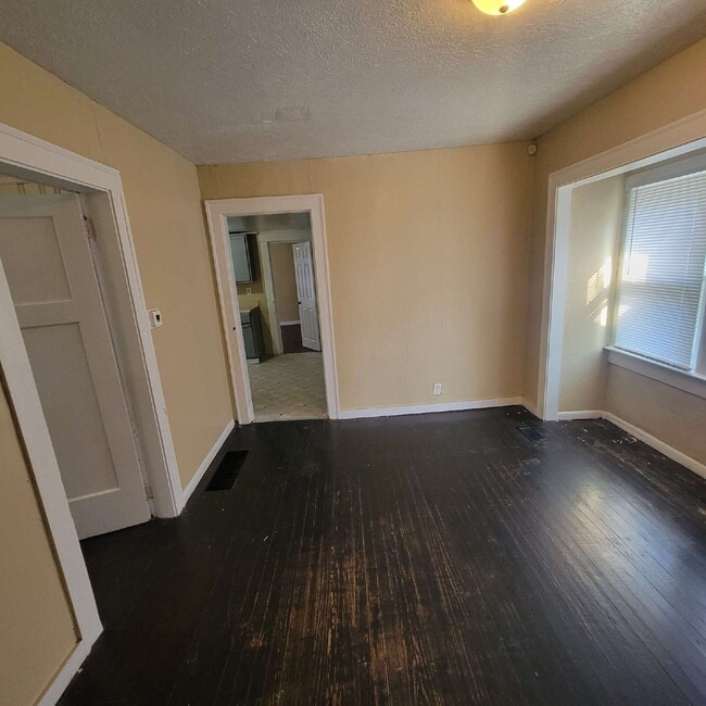 Building Photo - Near Eastside 4BR House ready to RENT!