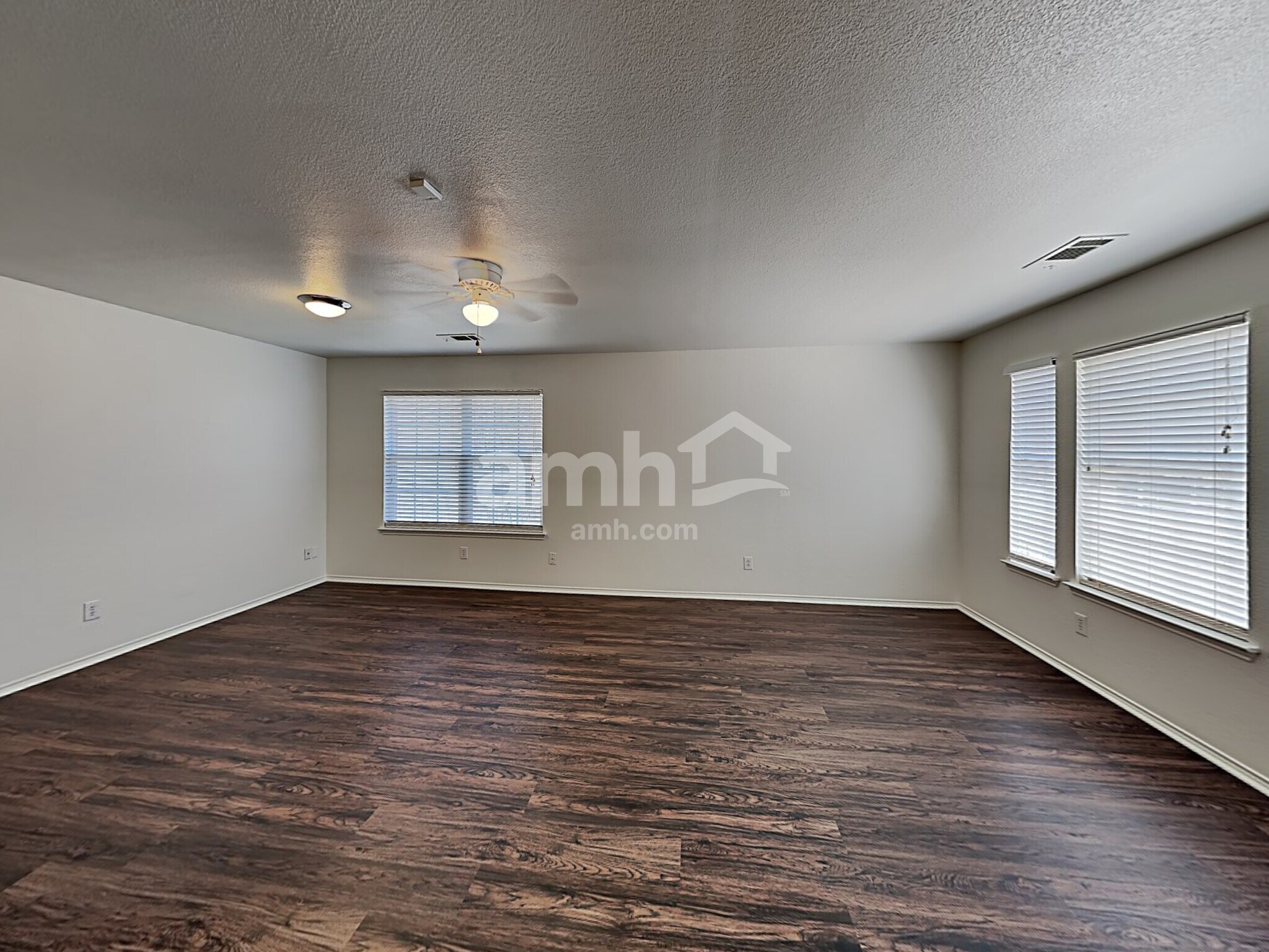 Building Photo - 5820 Bridal Trl