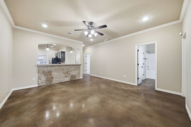Building Photo - 312 Newcomb Ln