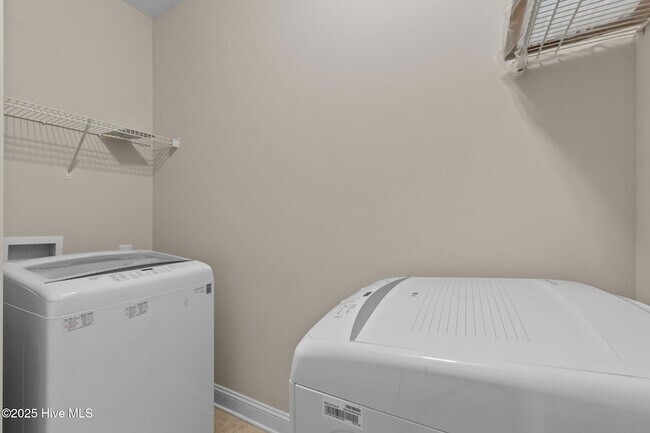 Building Photo - 280 Wiregrass Ln