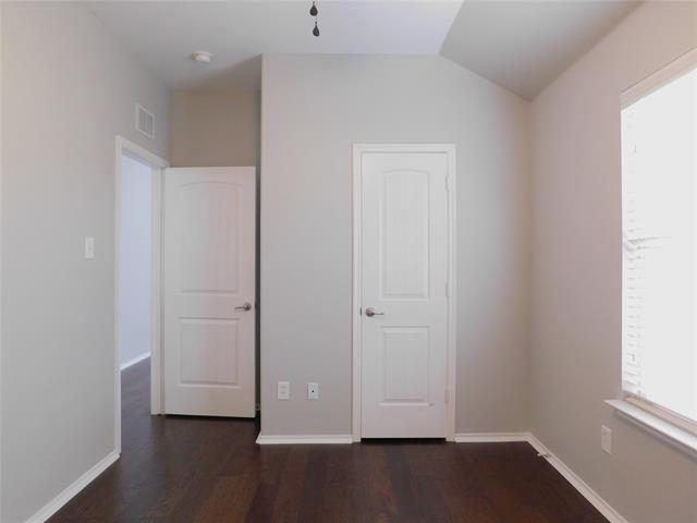 Building Photo - 14904 Riverside Dr