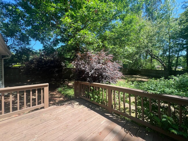 Building Photo - 4 Bed | 3 Bath Home with 1st-Floor Primary...