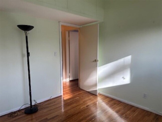 Building Photo - 423 Springvale Rd