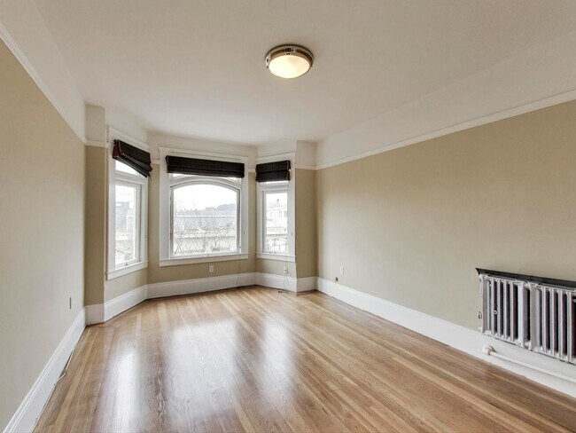 Building Photo - 2107 Pierce St