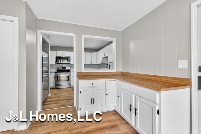 Building Photo - 1655 Westfield Dr N