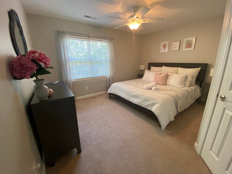 Building Photo - 10301 Rougemont Ln