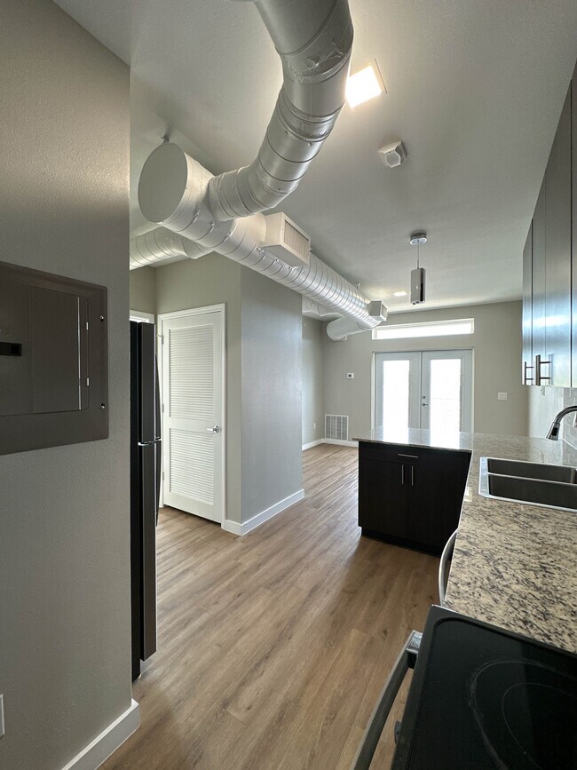 Building Photo - Pods @ Hickory - A2