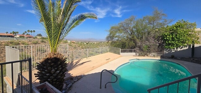 Building Photo - UNFURNISHED GREAT SINGLE FAMILY HOME