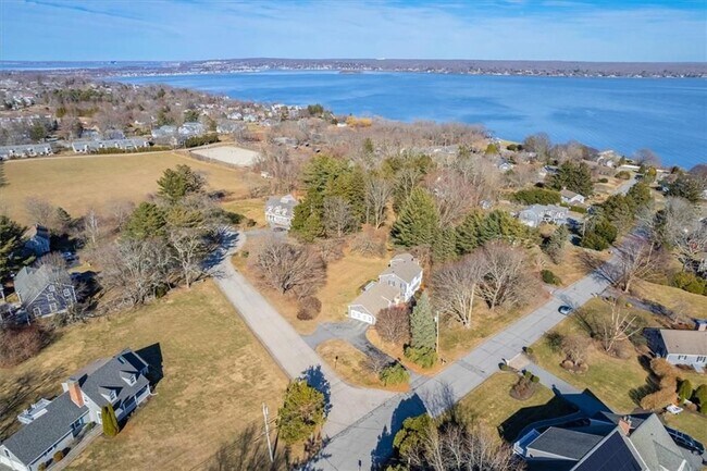 Building Photo - 98 Hargraves Dr