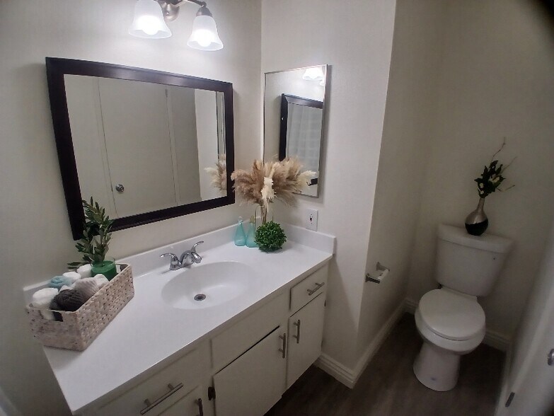 Building Photo - 27311 Camp Plenty Rd