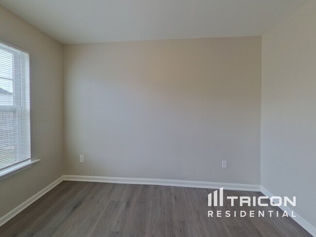 Building Photo - 827 Oakshire Cir