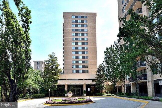 Building Photo - 3713 S George Mason Dr