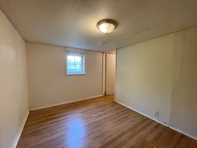 Building Photo - Central NE House with Basement, Hardwood F...
