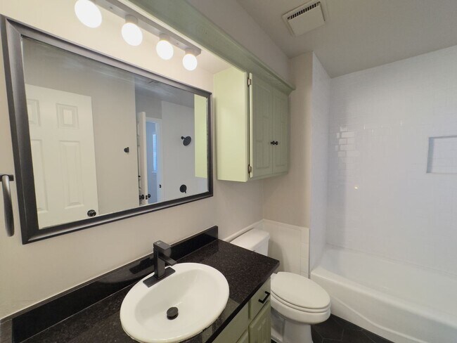 Building Photo - Updated 3-Bedroom, 2-Bathroom Duplex with a Spacious Fenced Backyard!