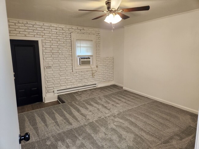Building Photo - FOR RENT - PORTSMOUTH