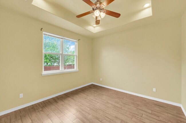 Building Photo - 623 Skyline Dr