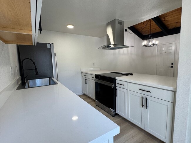 Building Photo - Completely Remodeled Three Bed, Two Bath D...