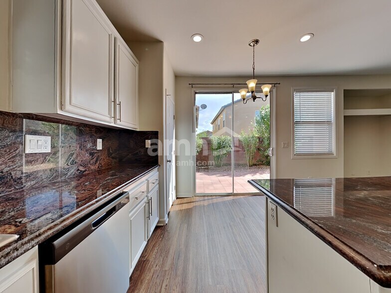 Building Photo - 6333 W Silver Ribbon Ct
