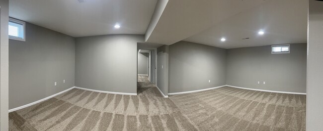 Building Photo - 602 Sara St