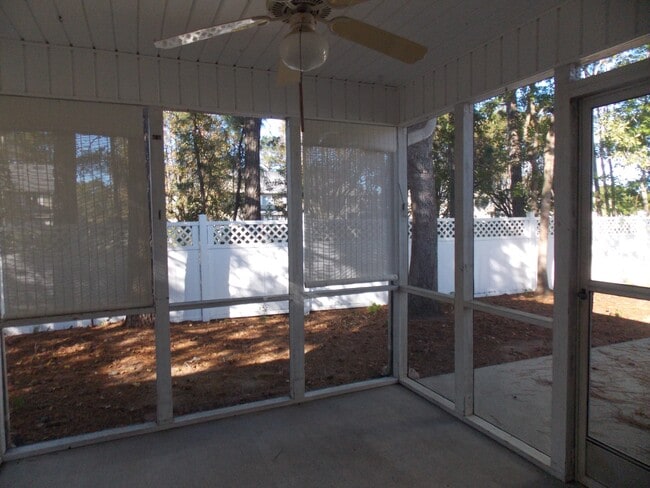 Building Photo - 716 Lilly Naz Ln