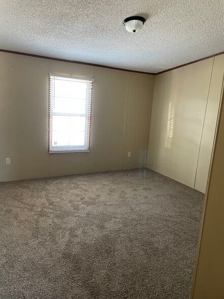 Building Photo - 128 White Pine Blvd