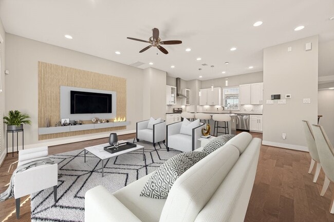 Building Photo - 2010 St Charles St