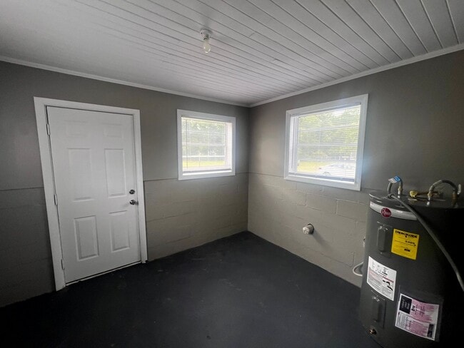 Building Photo - 124 Eastwood Ave