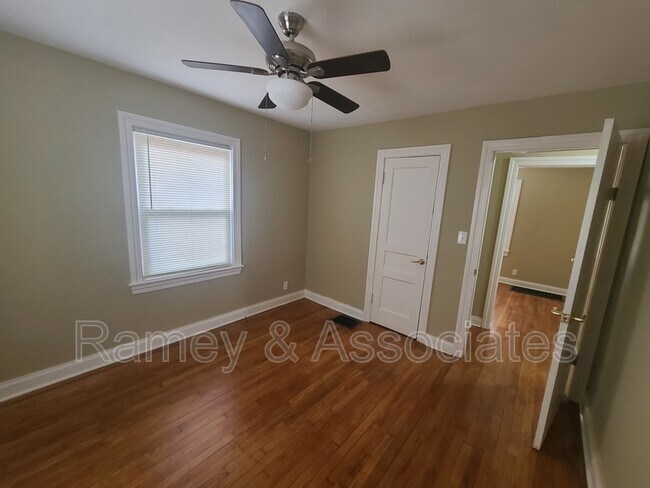 Building Photo - 1627 Catalpa St