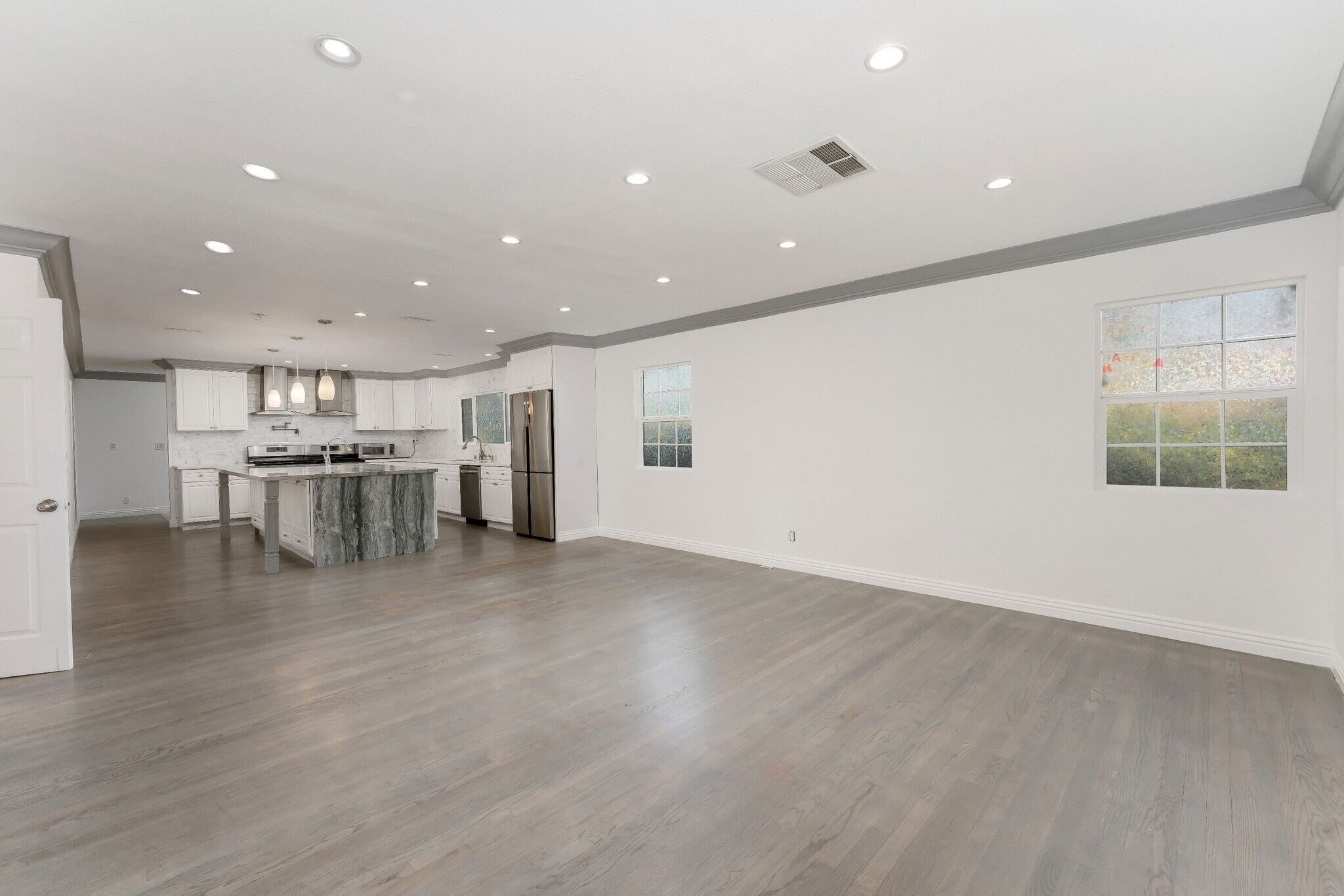 Building Photo - 6059 Vantage Ave