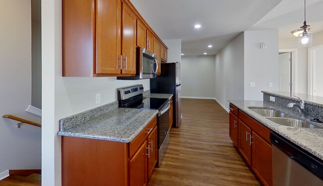 Building Photo - RENT SPECIAL -- Like New Condo Style Upper 3 Bedroom 2 Bathroom plus Den Apartment is Available